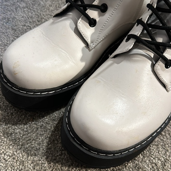 Chunky lace up white platform boots with zipper - Picture 5 of 8